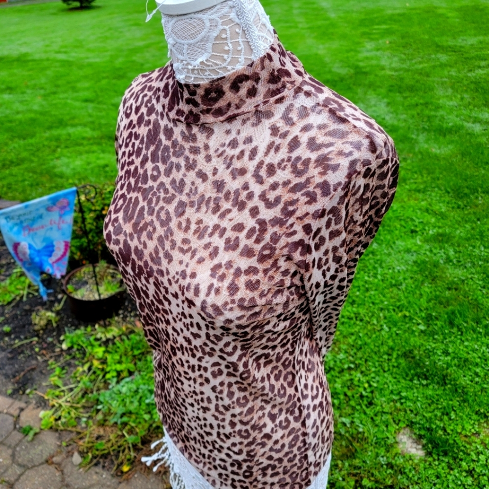 Leopard print shirt by Willow Root size Large